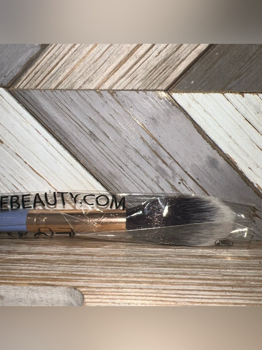 luxie brush 040 Pro Precision makeup brush